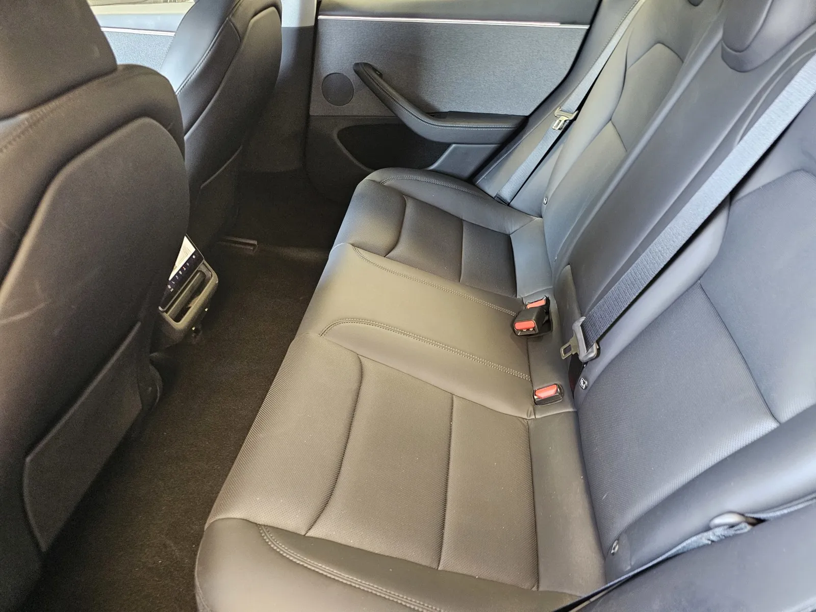 Tesla Model 3 photo 12