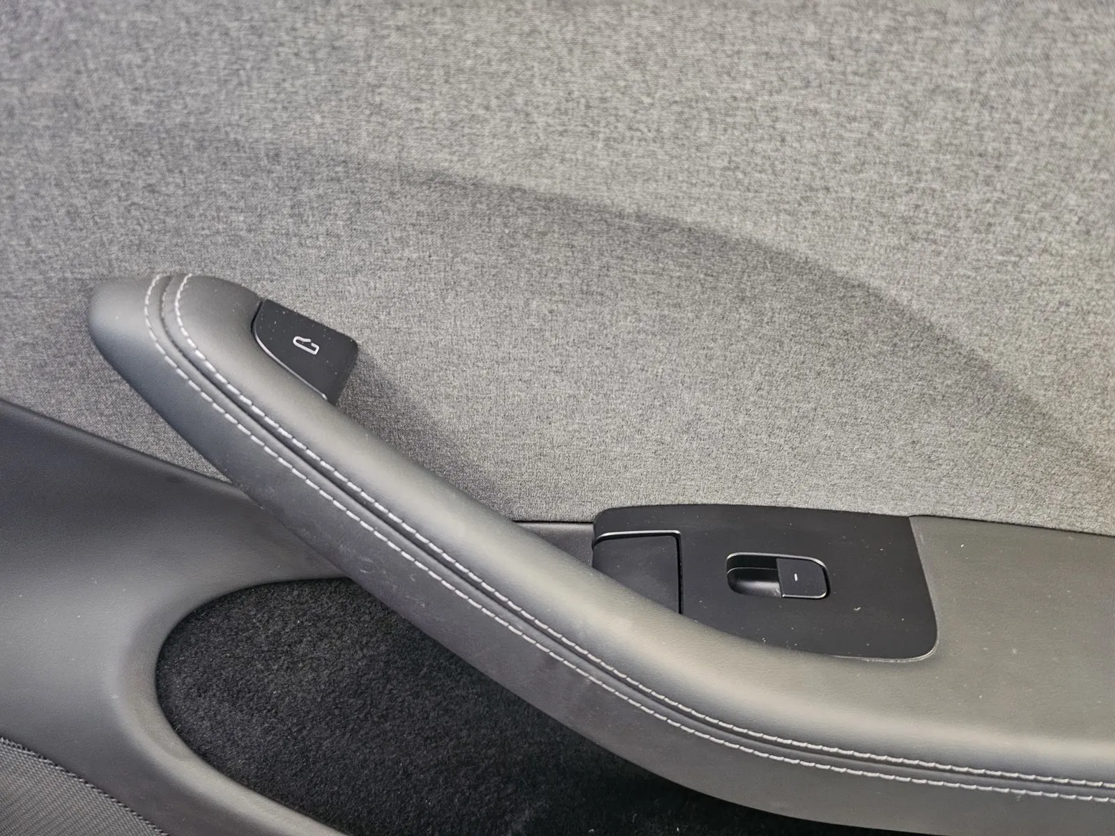 Tesla Model 3 photo 6
