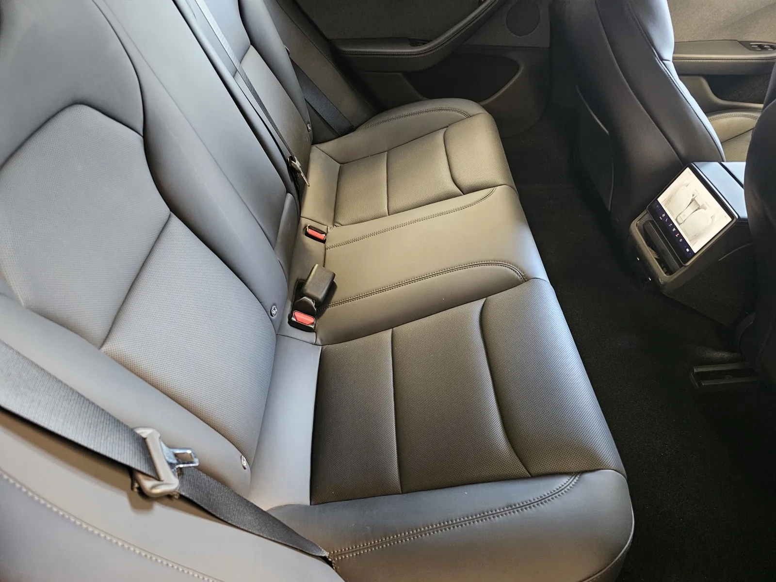 Tesla Model 3 photo 9
