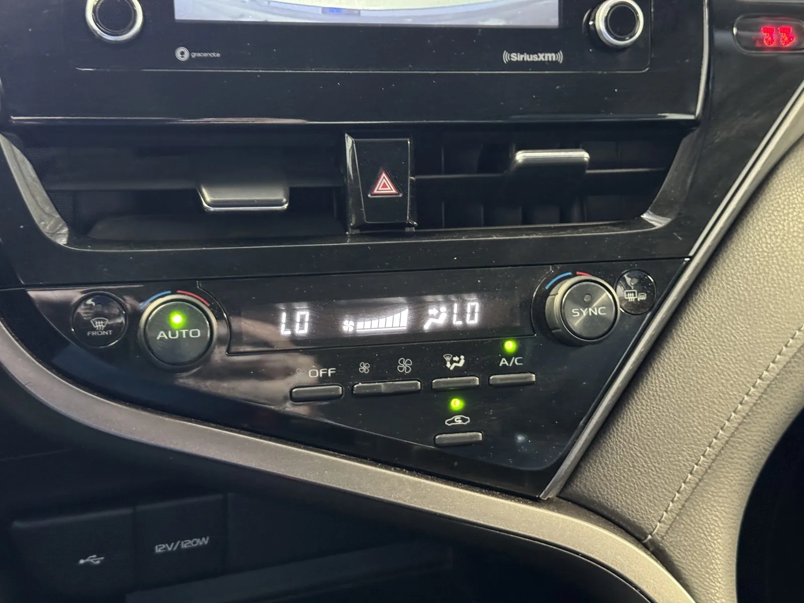 Toyota Camry photo 14