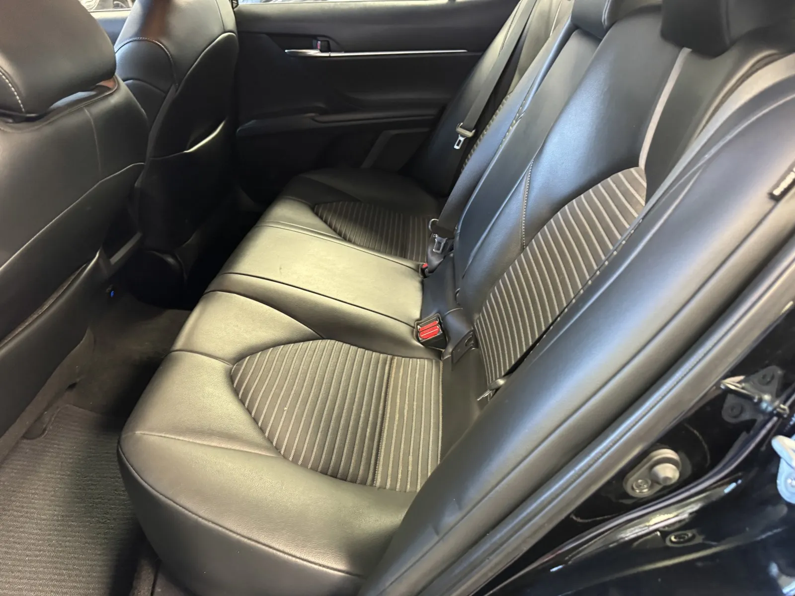 Toyota Camry photo 9