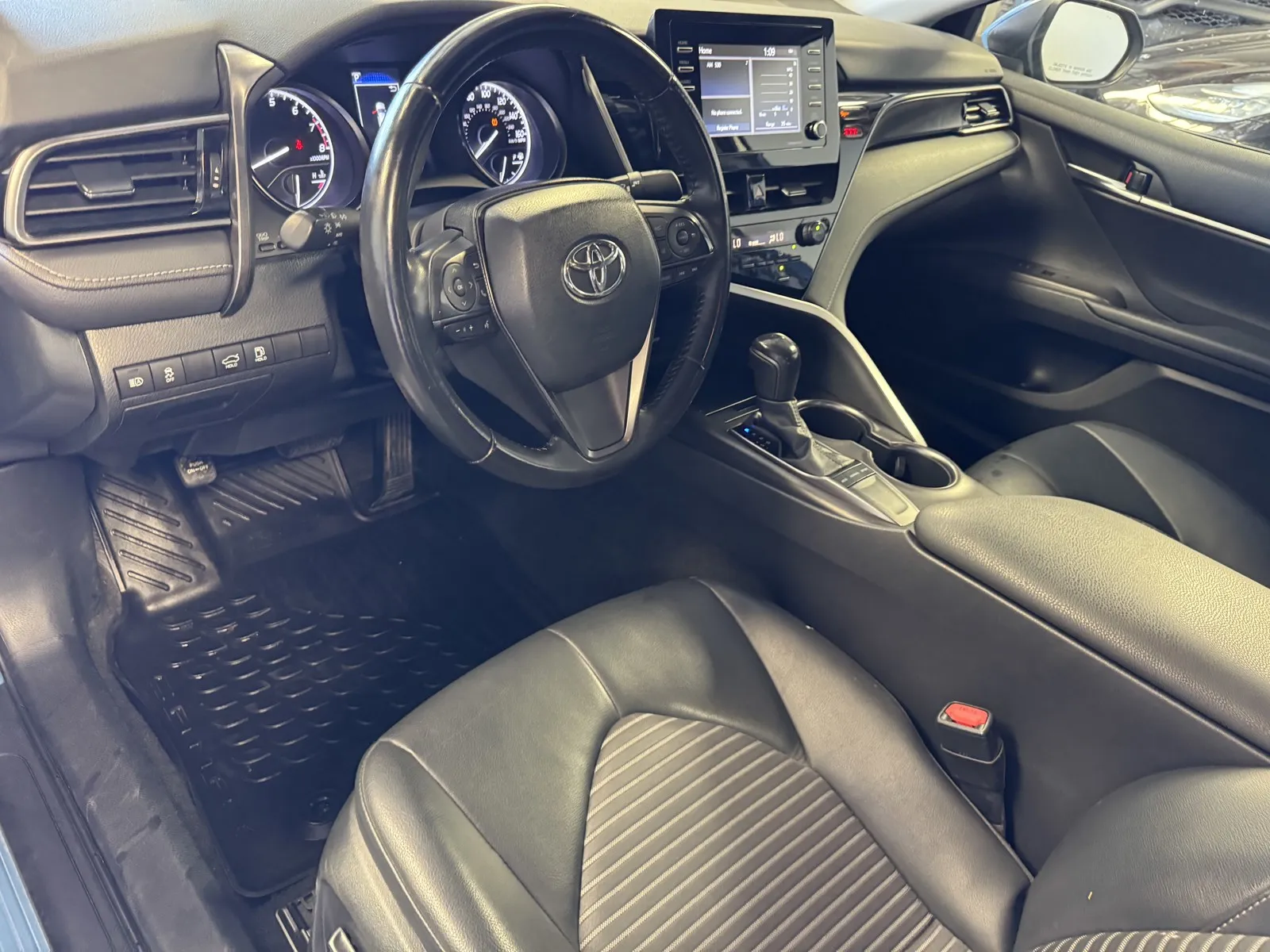 Toyota Camry photo 11