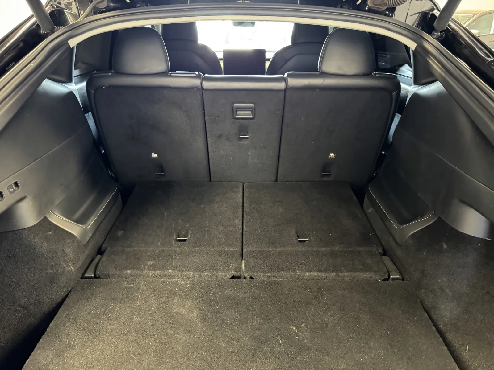 Tesla Model Y photo 10