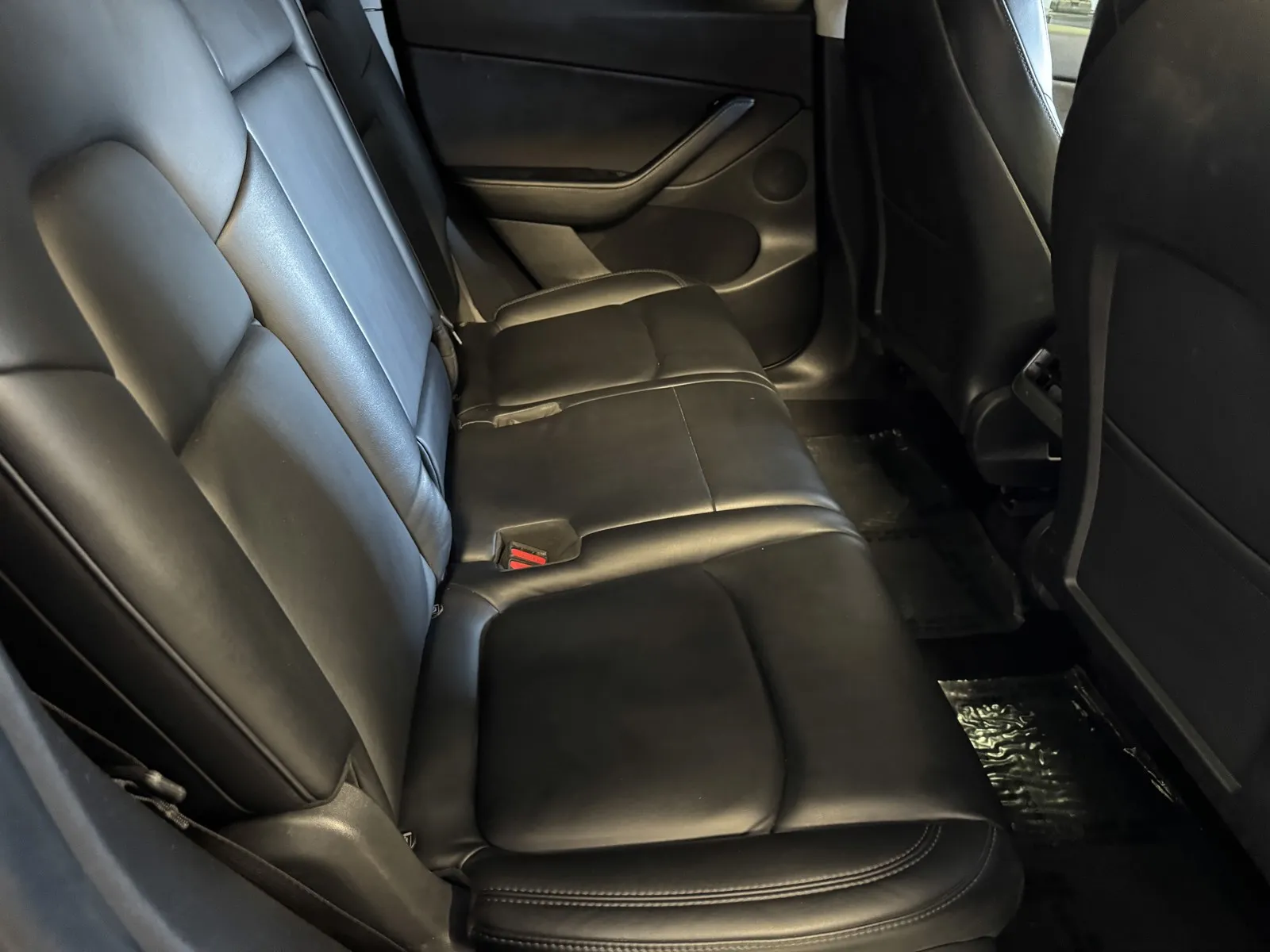Tesla Model Y photo 8