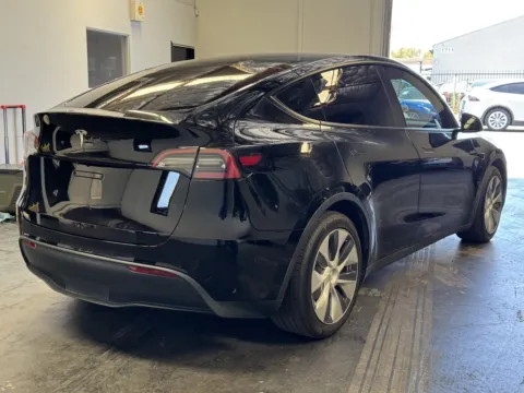 More photos of 2021 Tesla Model Y Long Range at Premium Autos - Norco, CA
