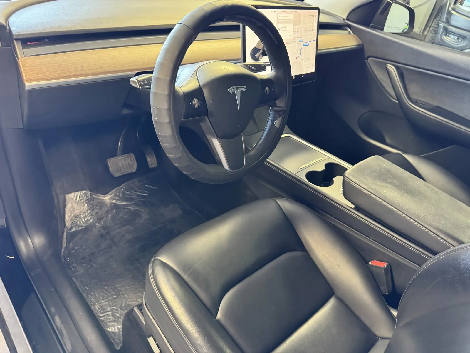 Tesla Model Y photo 14
