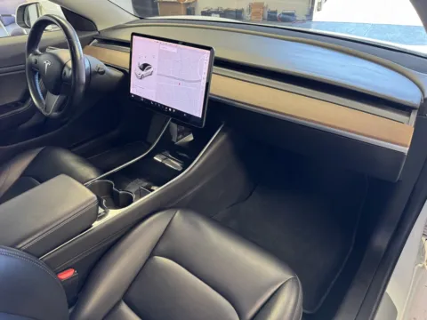 More photos of 2018 Tesla Model 3 at Premium Autos - Norco, CA