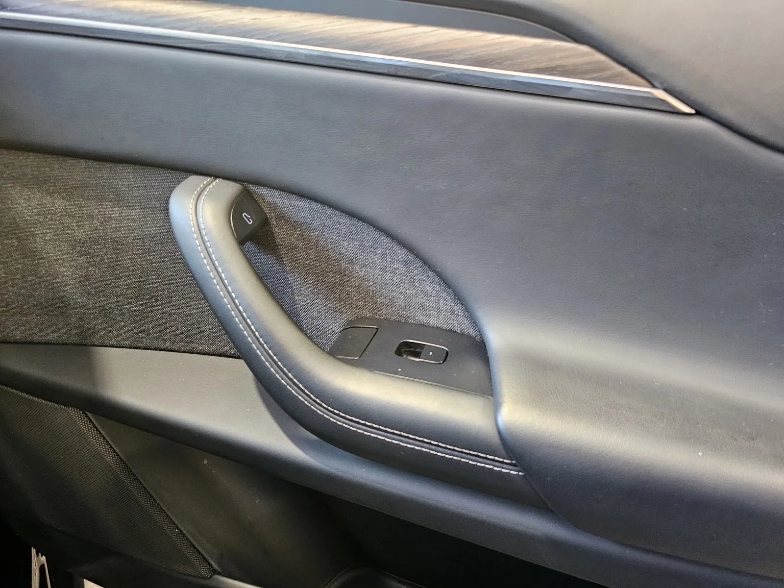 Tesla Model X photo 6