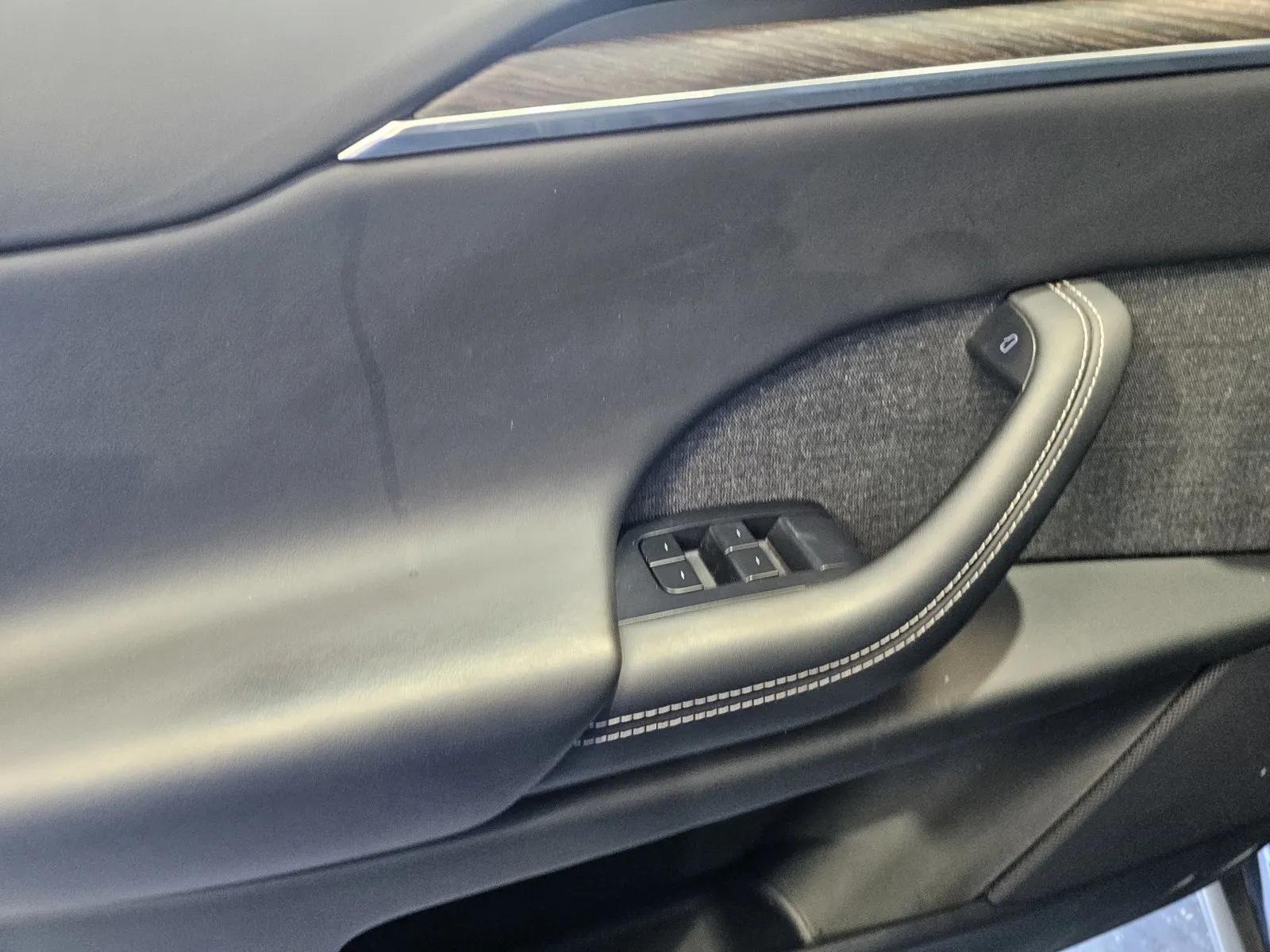 Tesla Model X photo 12