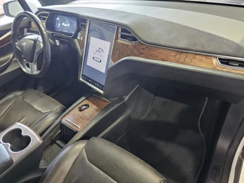 More photos of 2017 Tesla Model X 75D at Premium Autos - Norco, CA