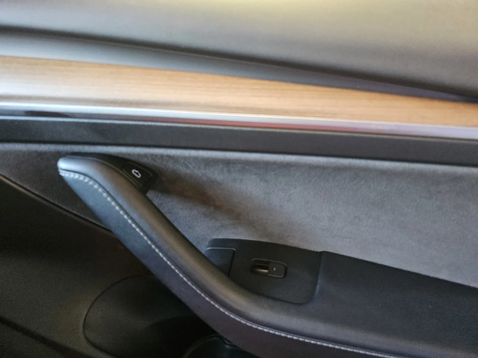 Tesla Model 3 photo 6