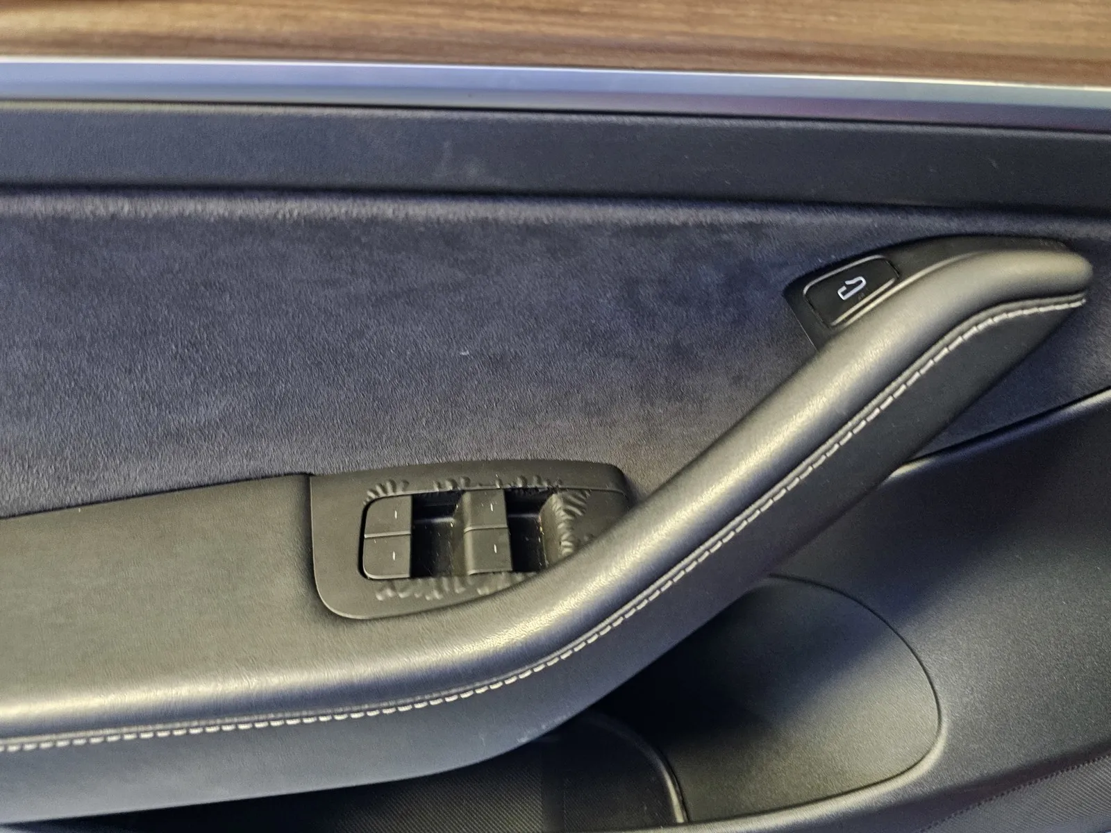 Tesla Model 3 photo 12