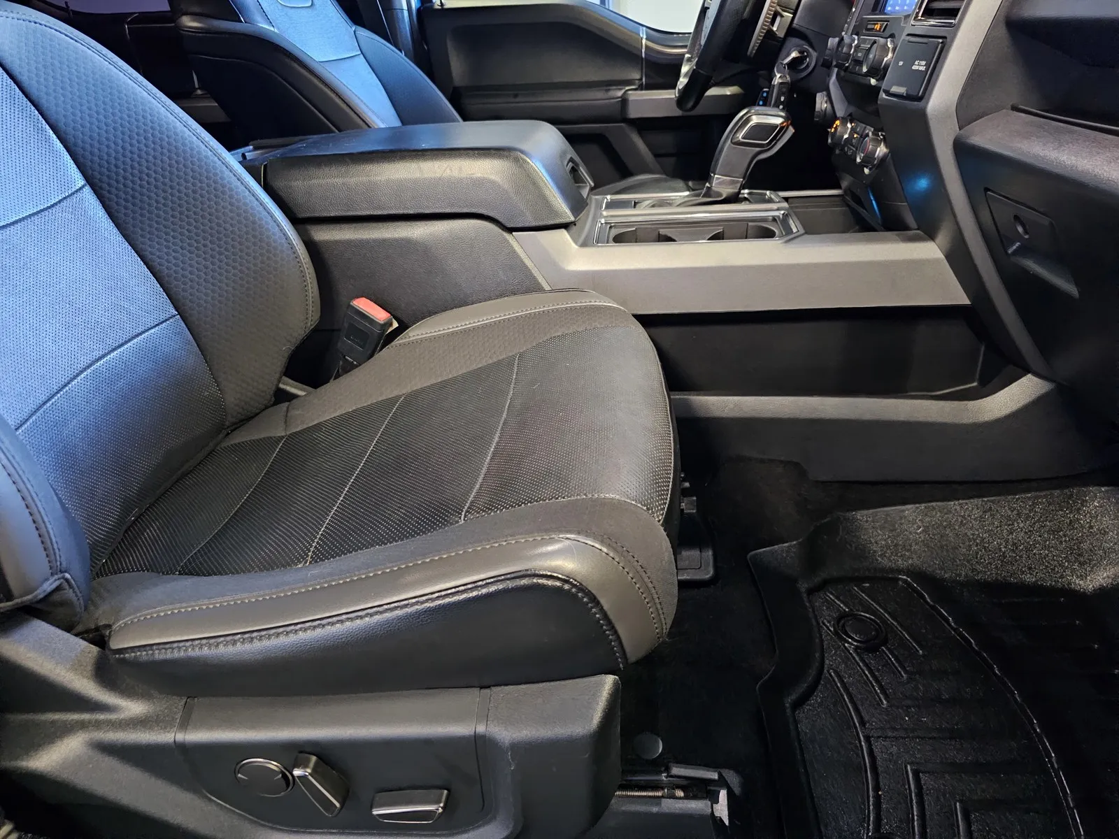 Ford F-150 photo 7