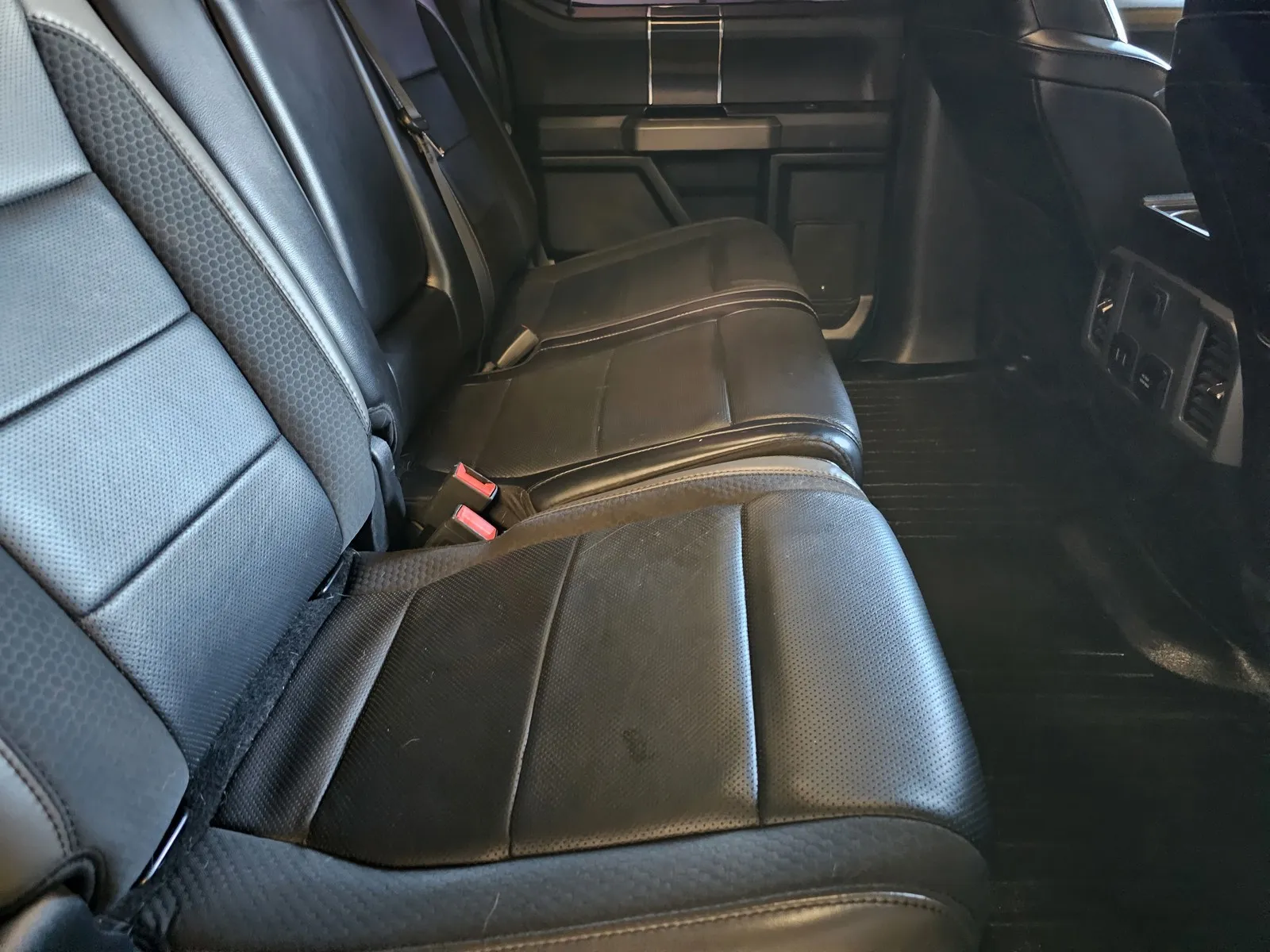 Ford F-150 photo 9