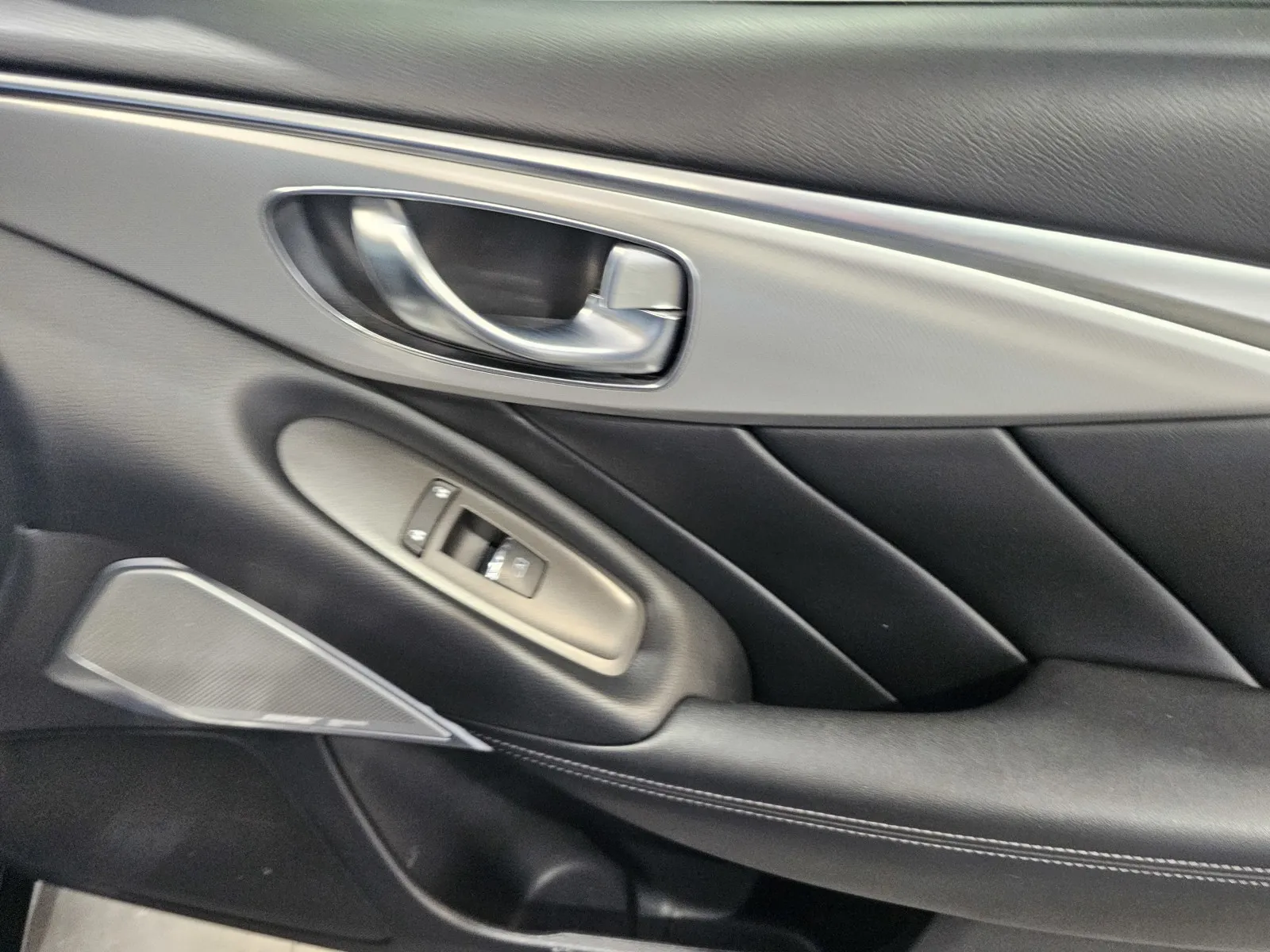 Infiniti Q50 photo 6