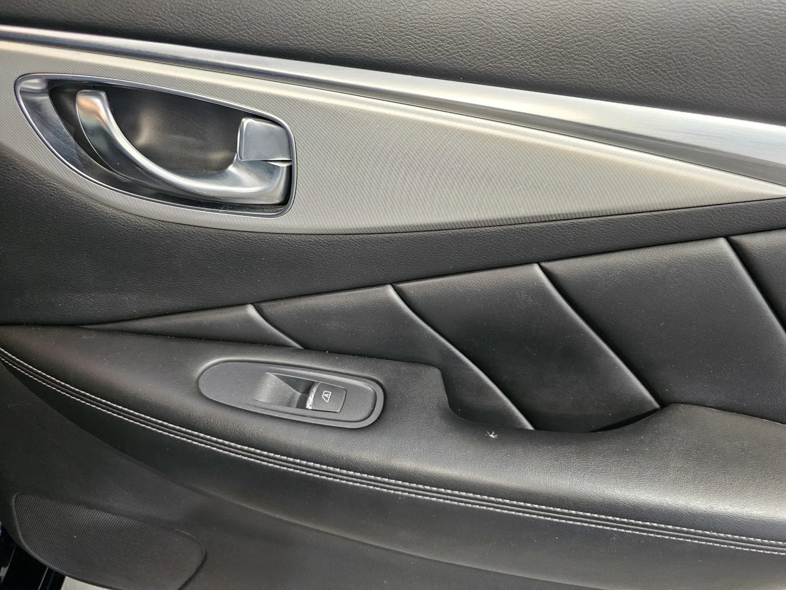 Infiniti Q50 photo 8