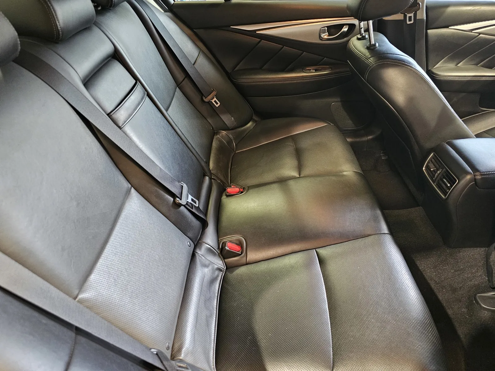 Infiniti Q50 photo 9