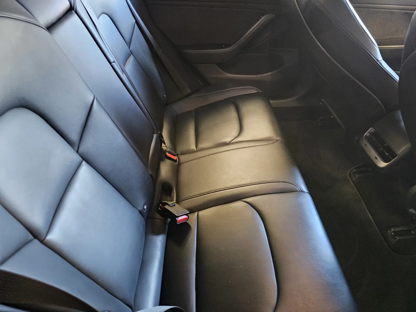 Tesla Model 3 photo 9