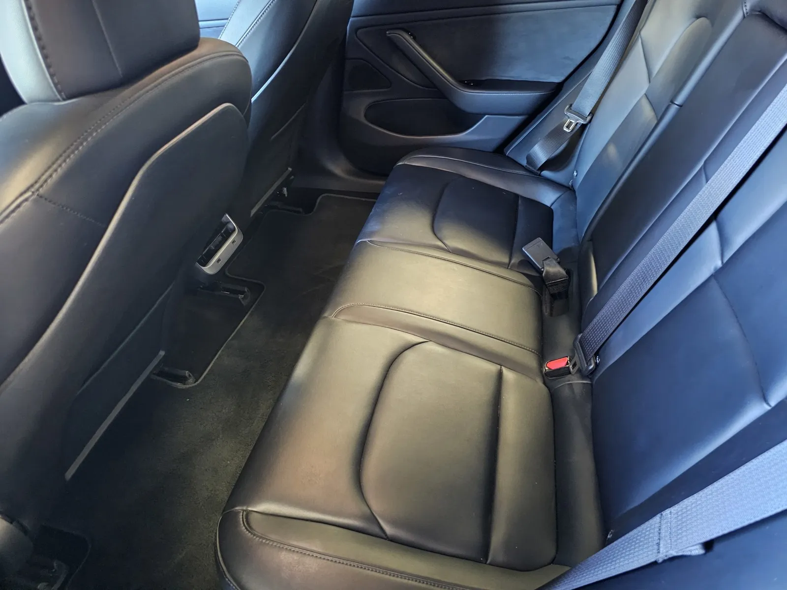 Tesla Model 3 photo 12