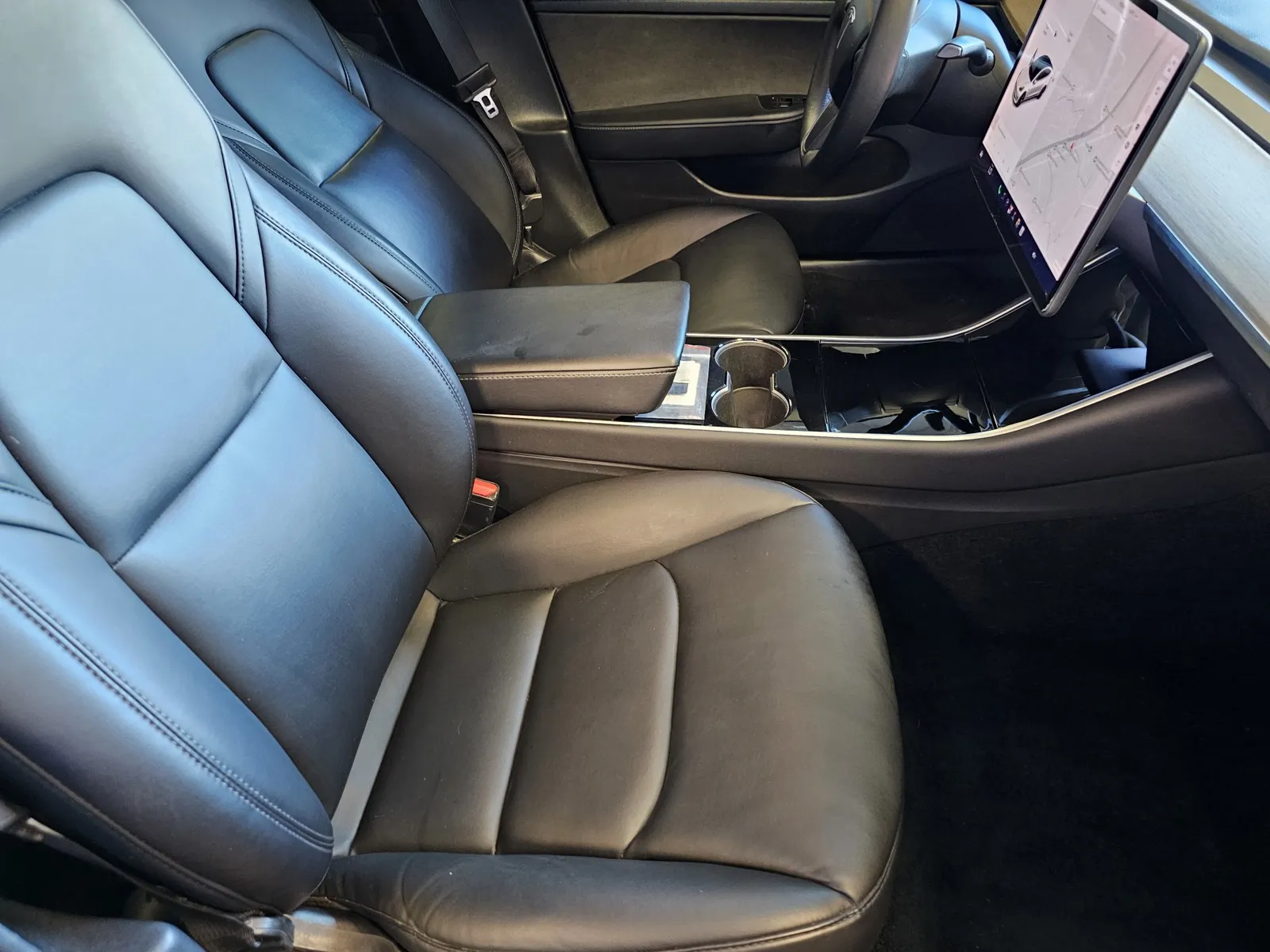 Tesla Model 3 photo 7