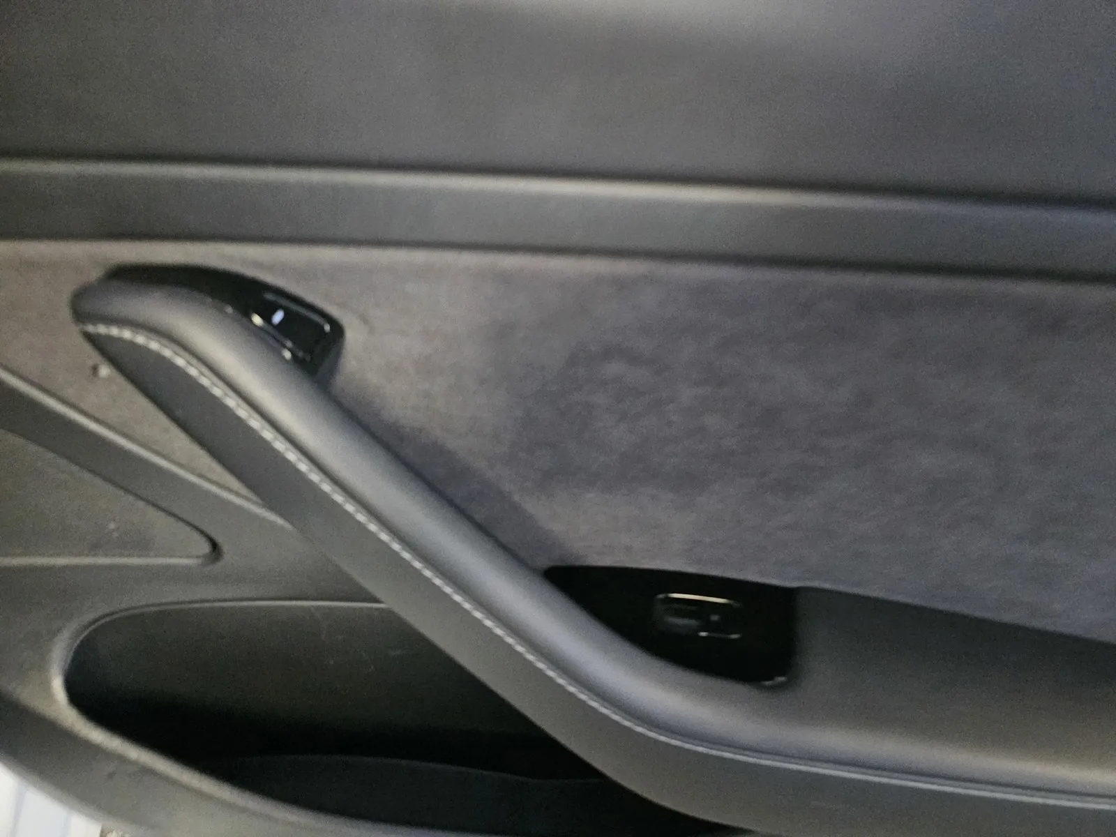 Tesla Model 3 photo 8