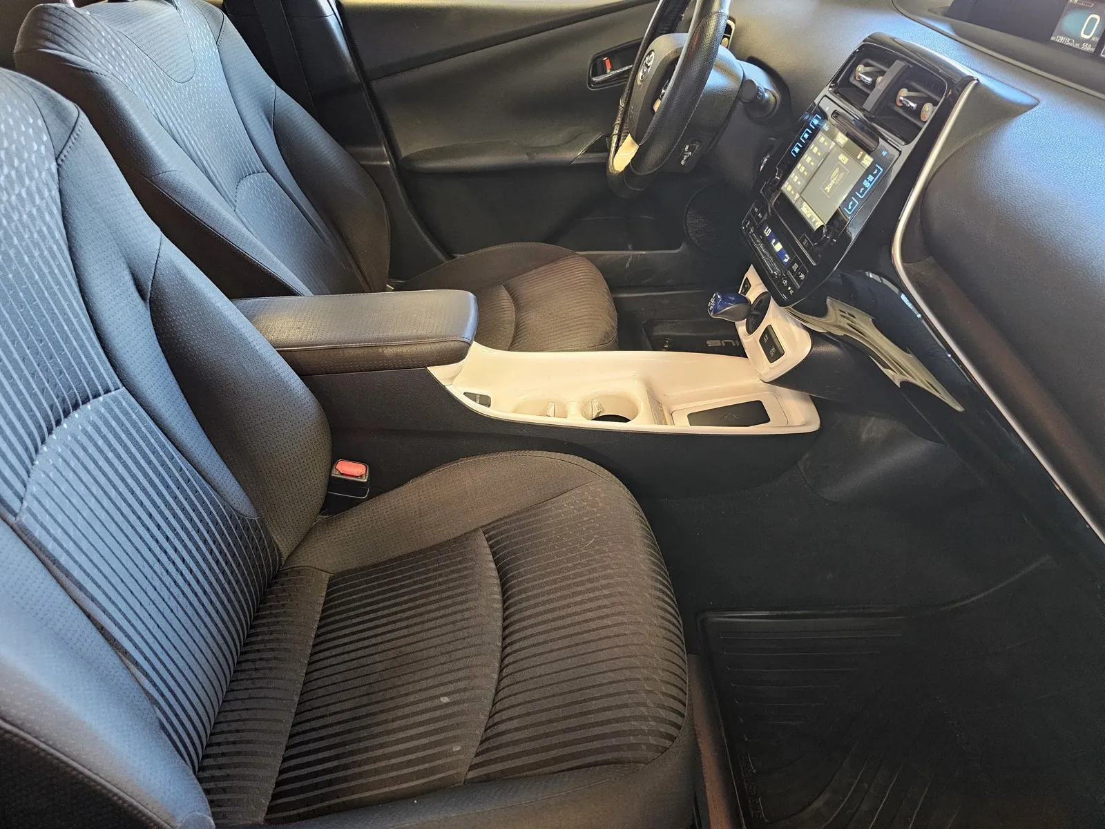 Toyota Prius photo 7