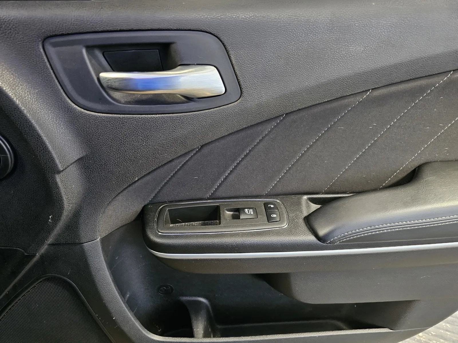 Dodge Charger photo 6