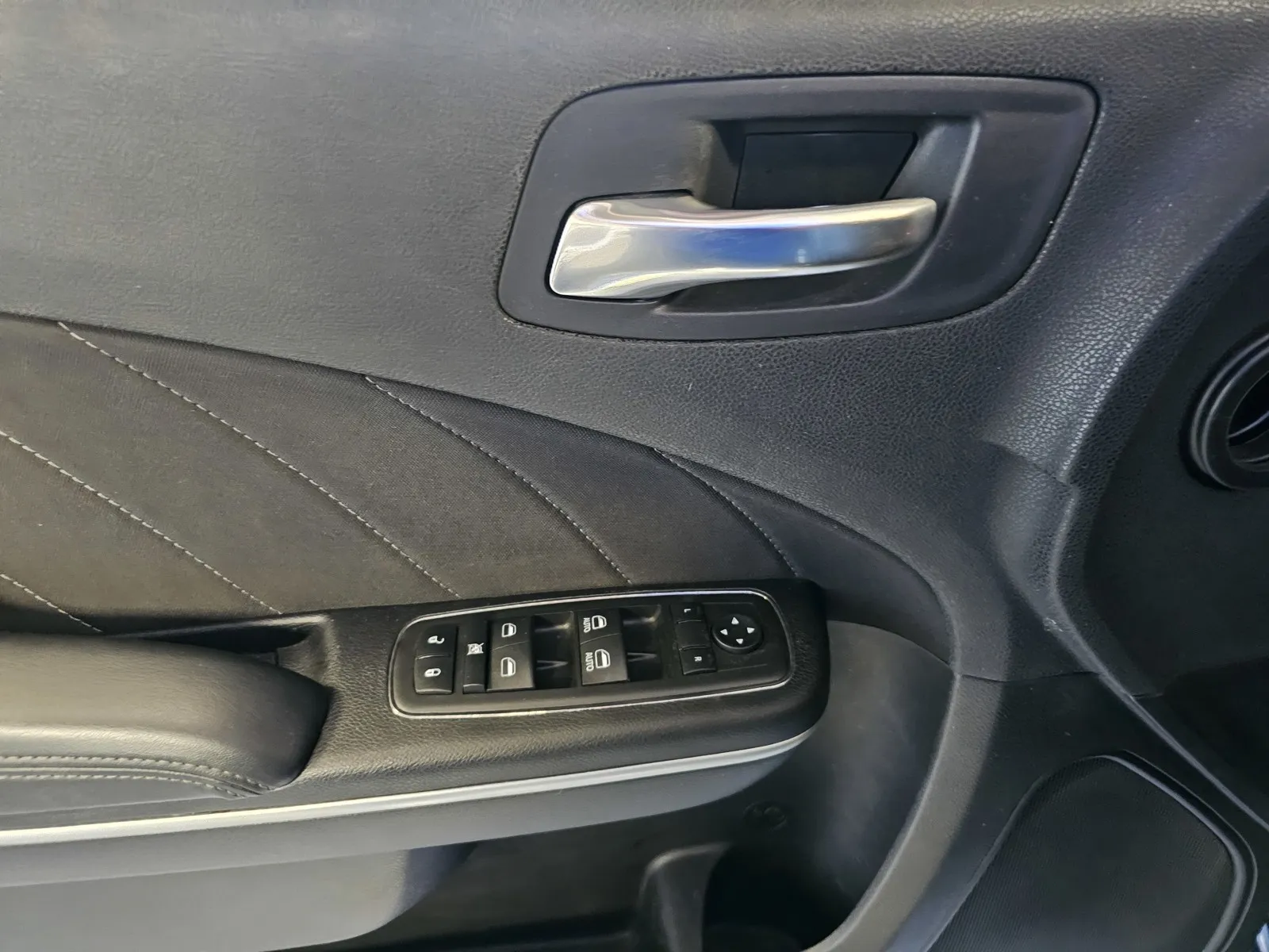 Dodge Charger photo 13