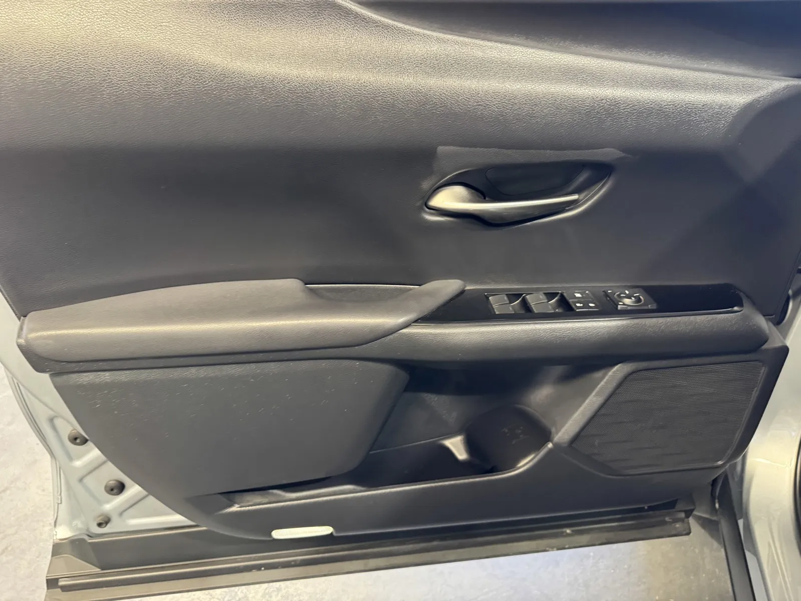 Lexus UX photo 12