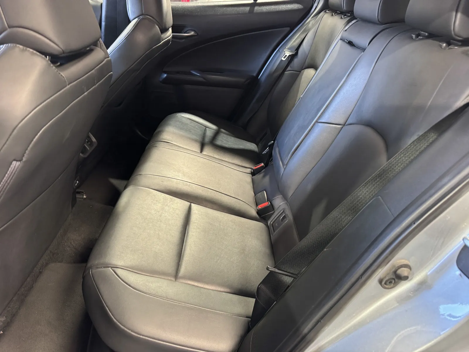 Lexus UX photo 9