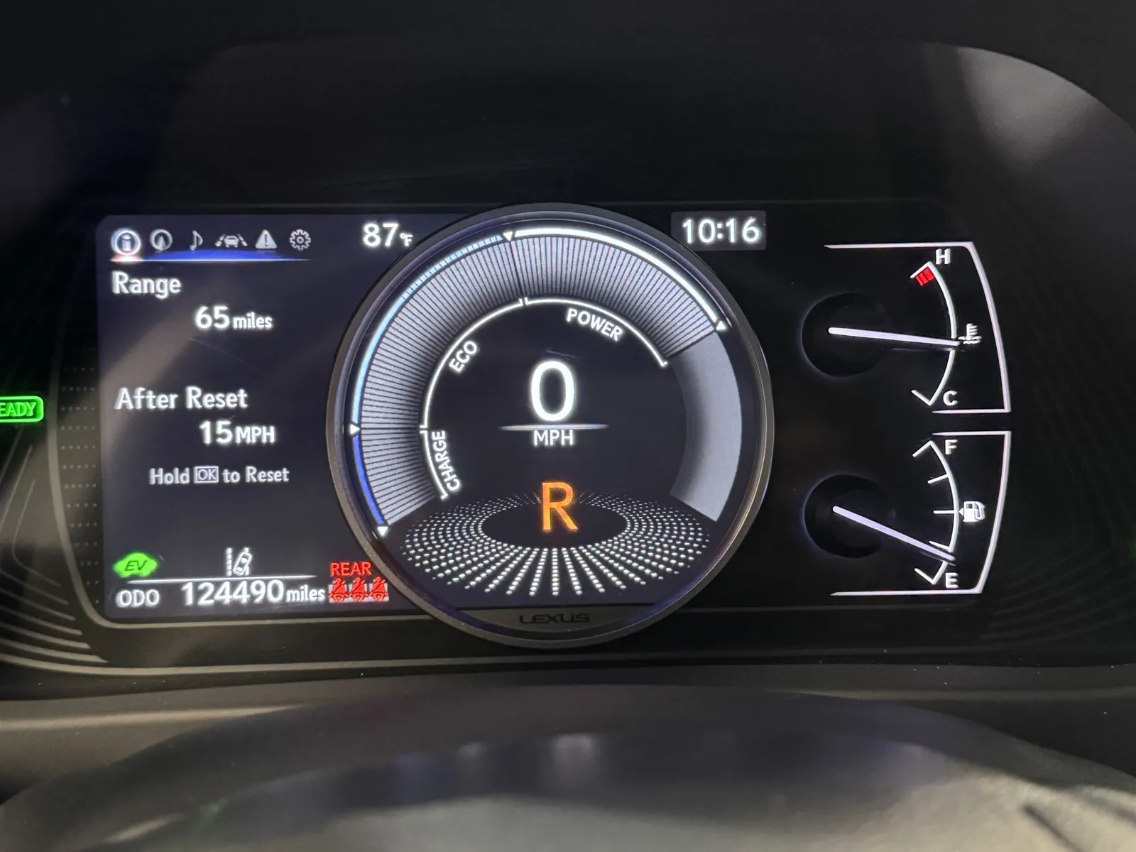 Lexus UX photo 17
