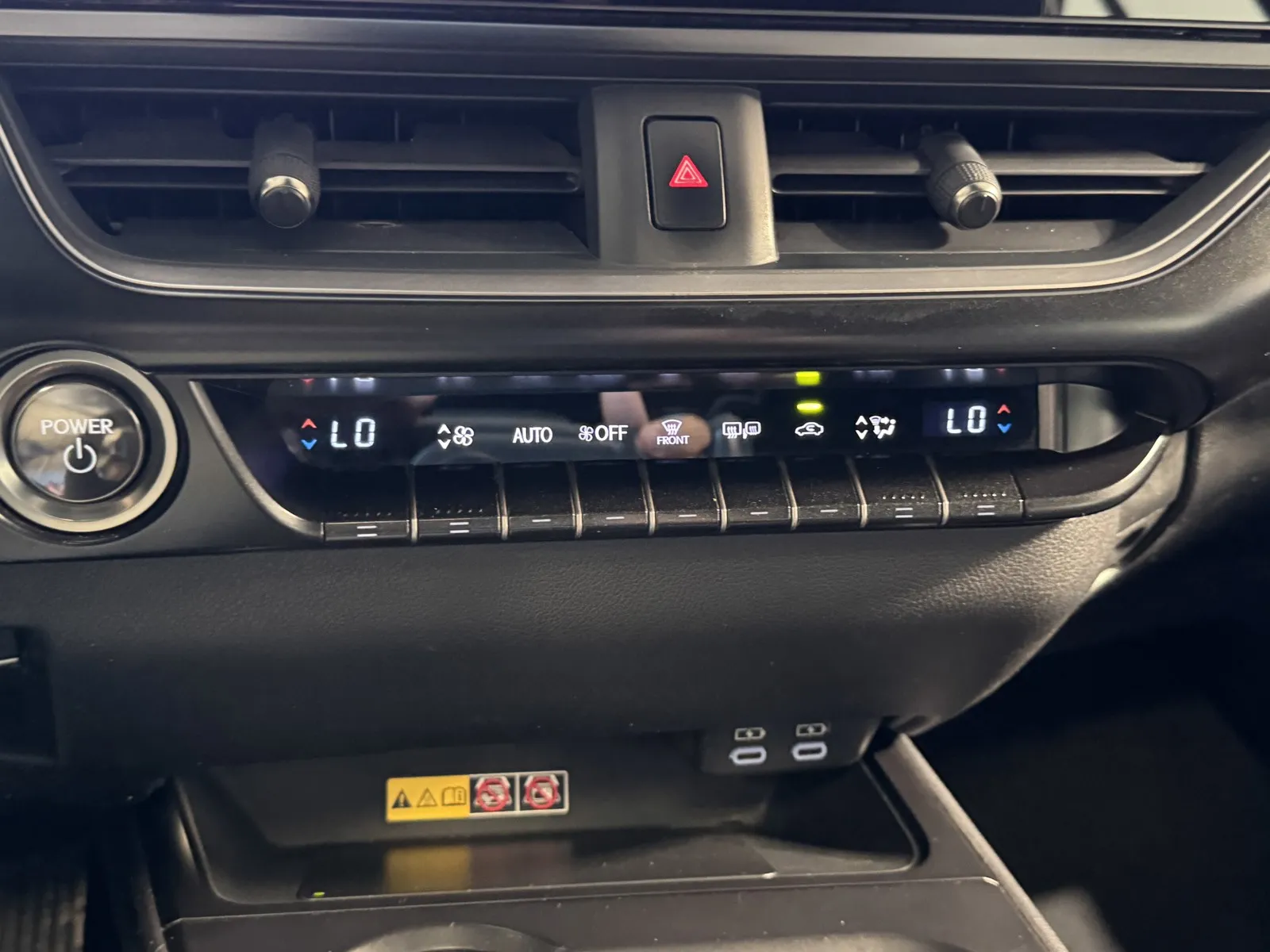Lexus UX photo 14