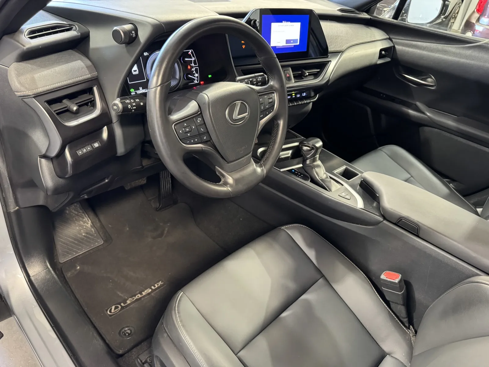 Lexus UX photo 10
