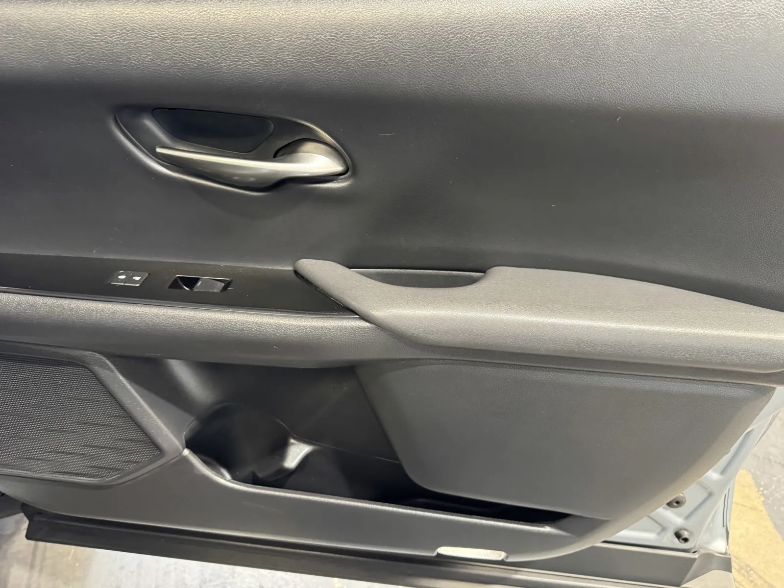 Lexus UX photo 7