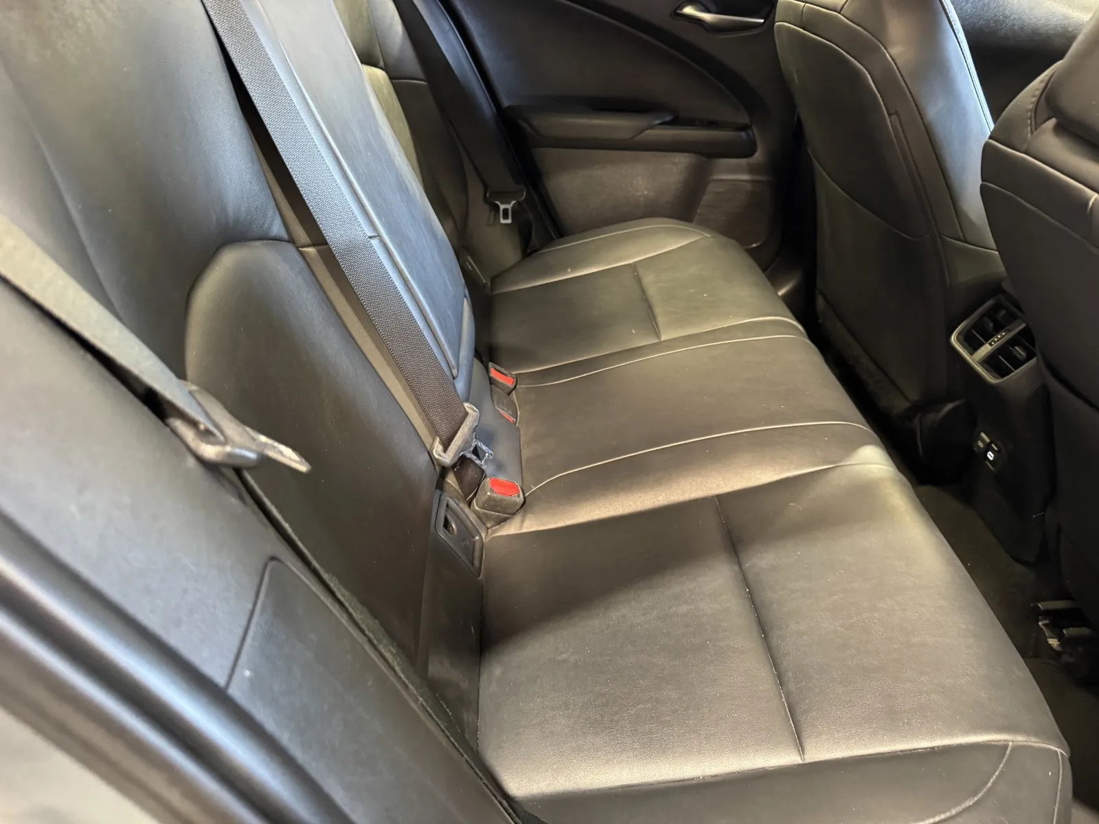 Lexus UX photo 8