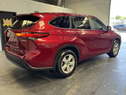 More photos of 2023 Toyota Highlander Hybrid LE at Premium Autos - Norco, CA