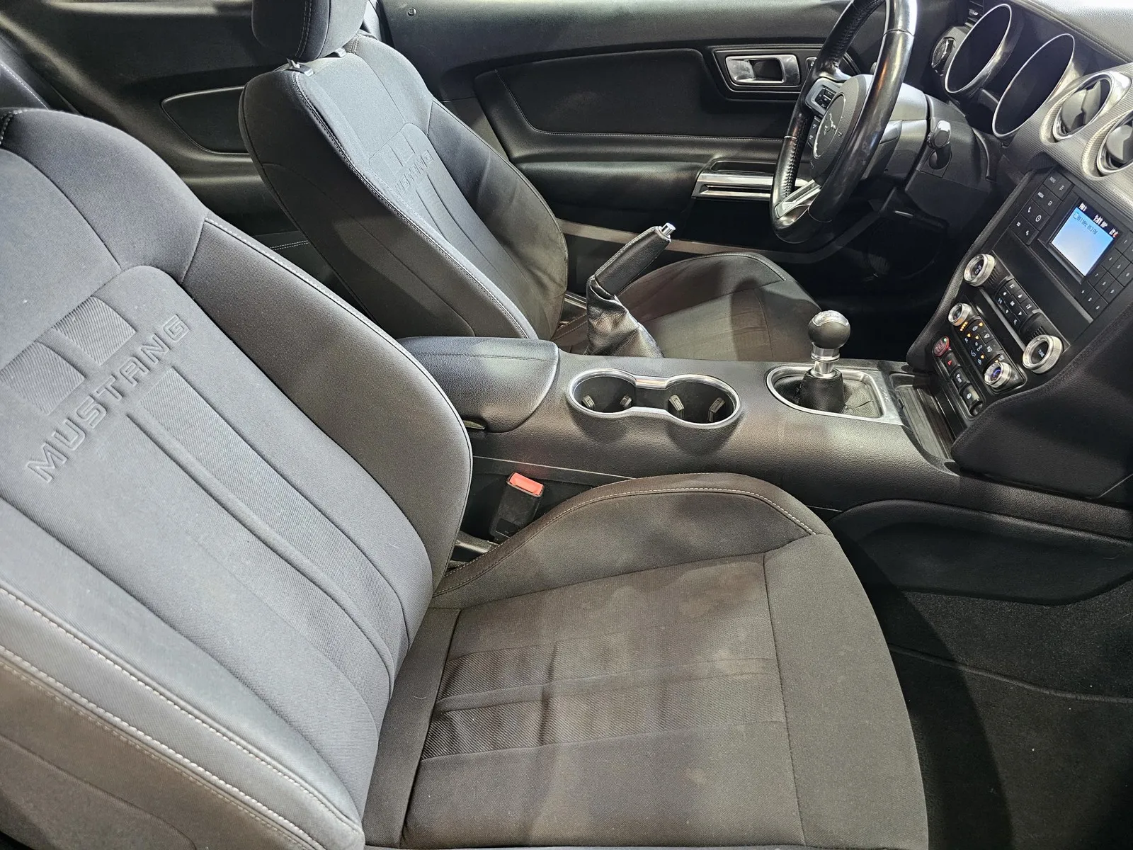 Ford Mustang photo 7