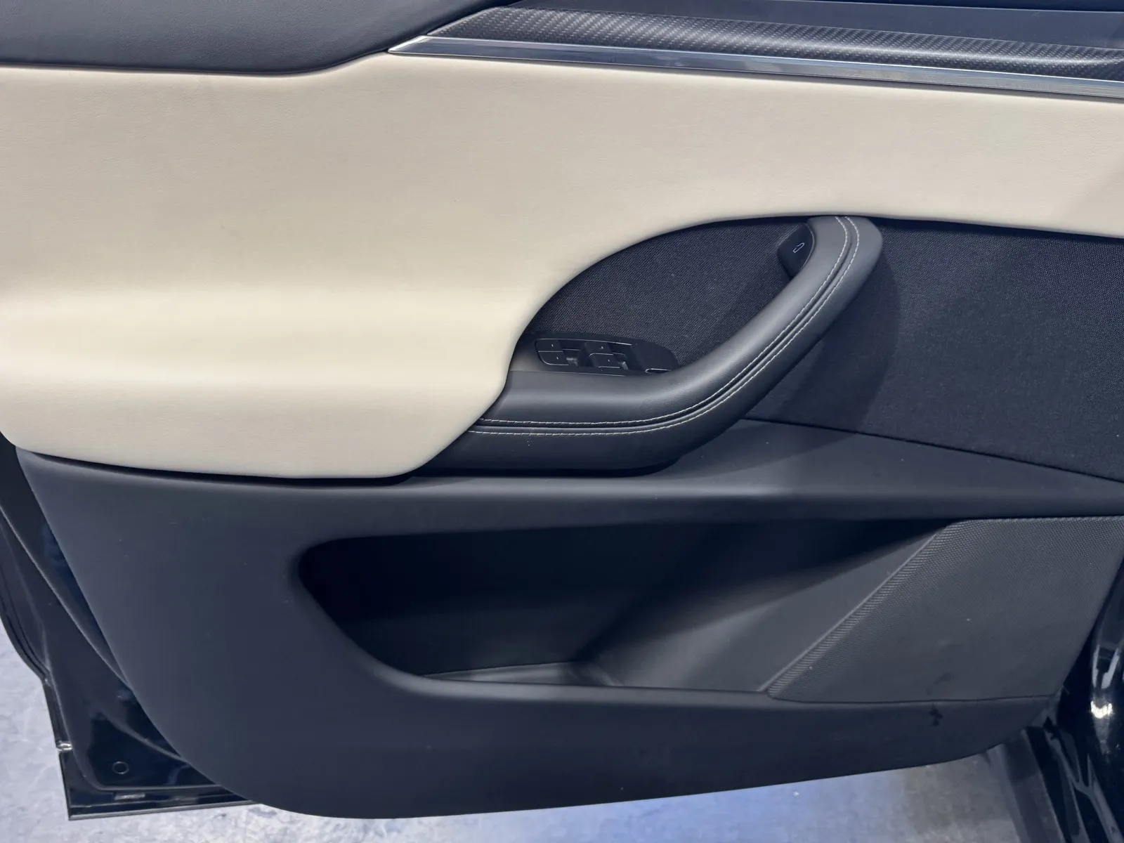 Tesla Model X photo 14