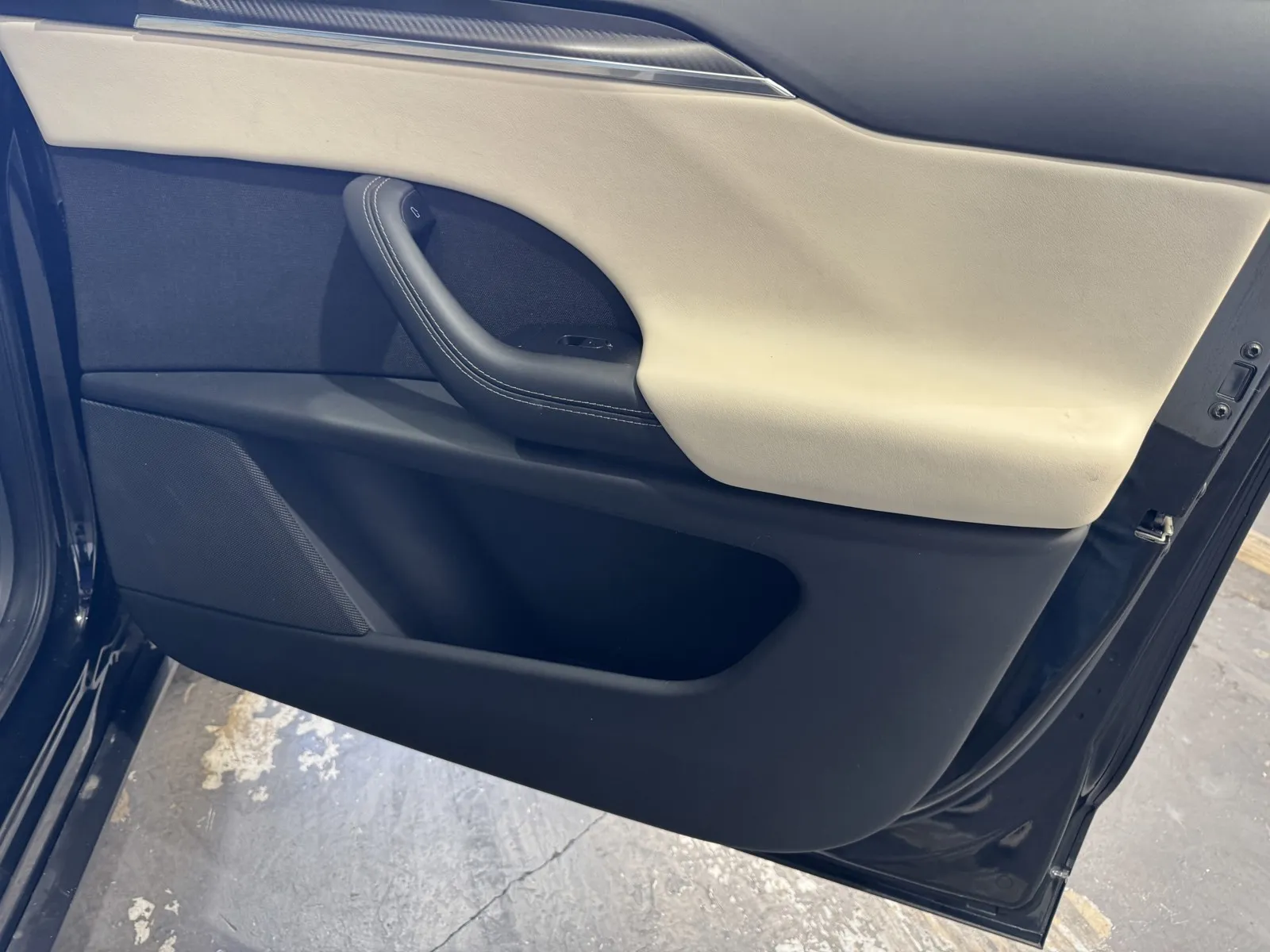 Tesla Model X photo 8