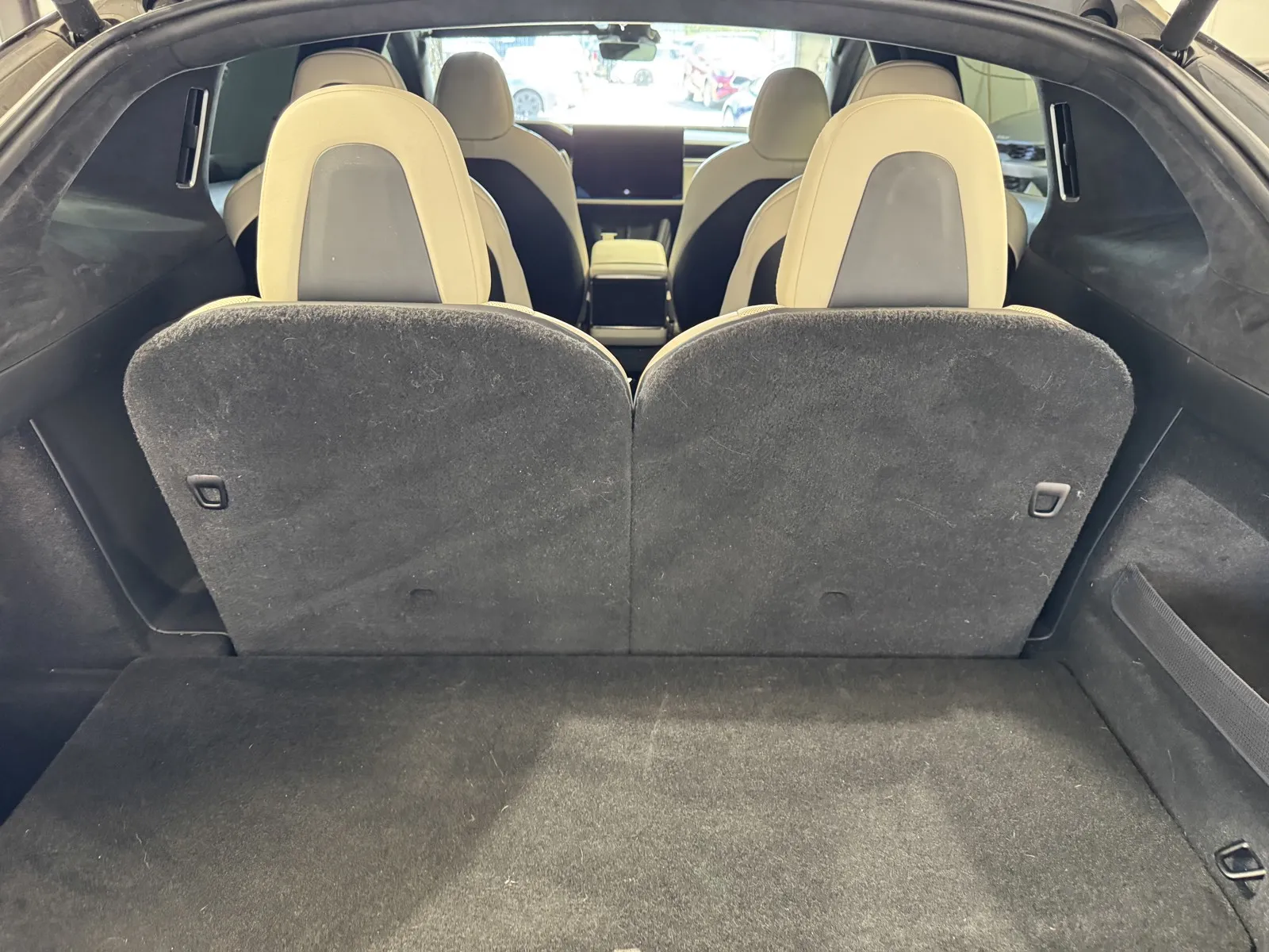 Tesla Model X photo 9