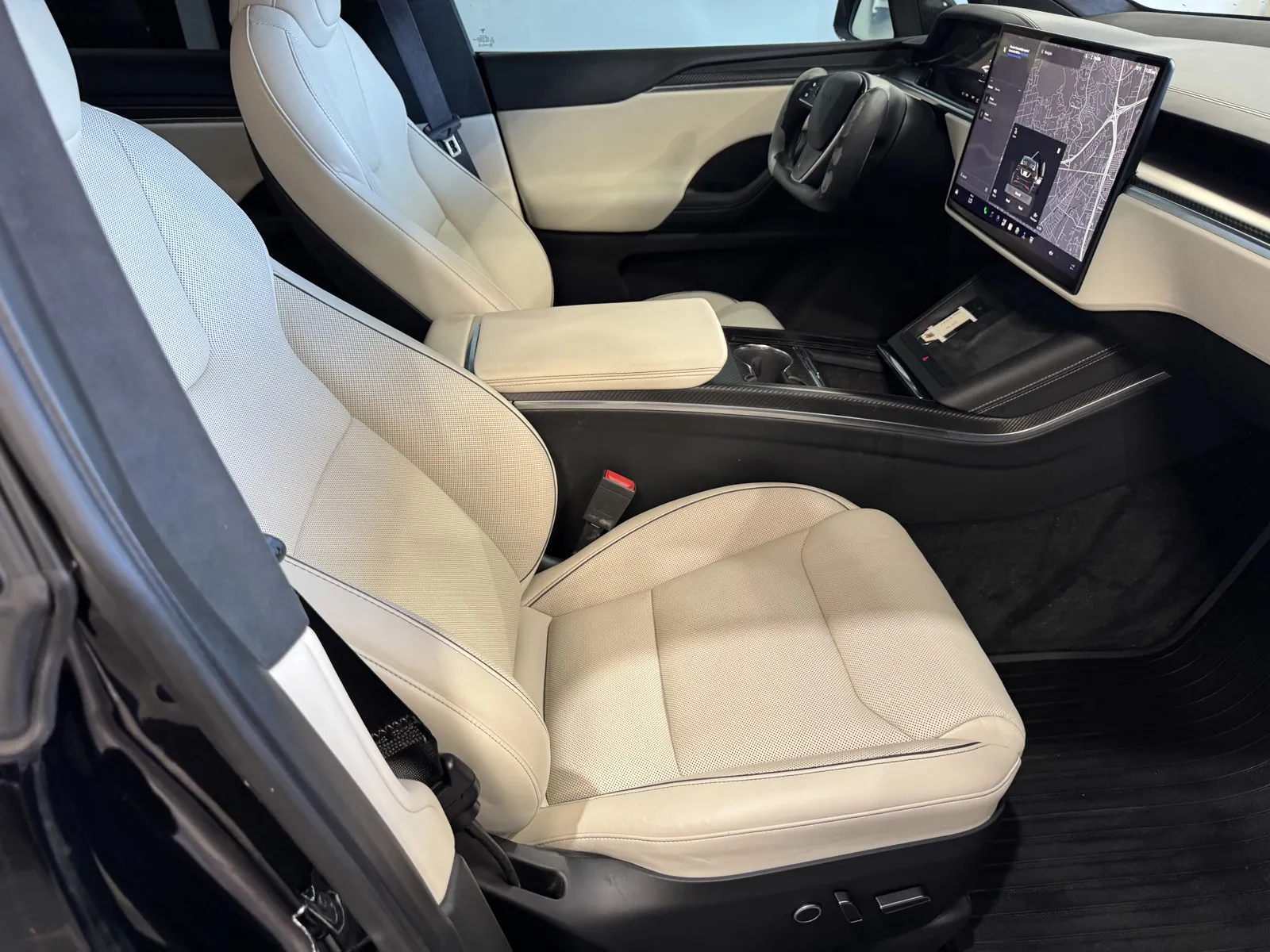 Tesla Model X photo 6