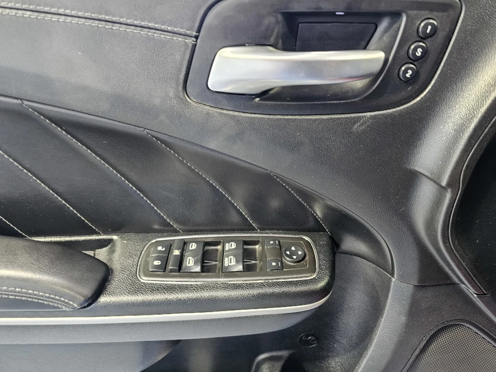 Dodge Charger photo 13