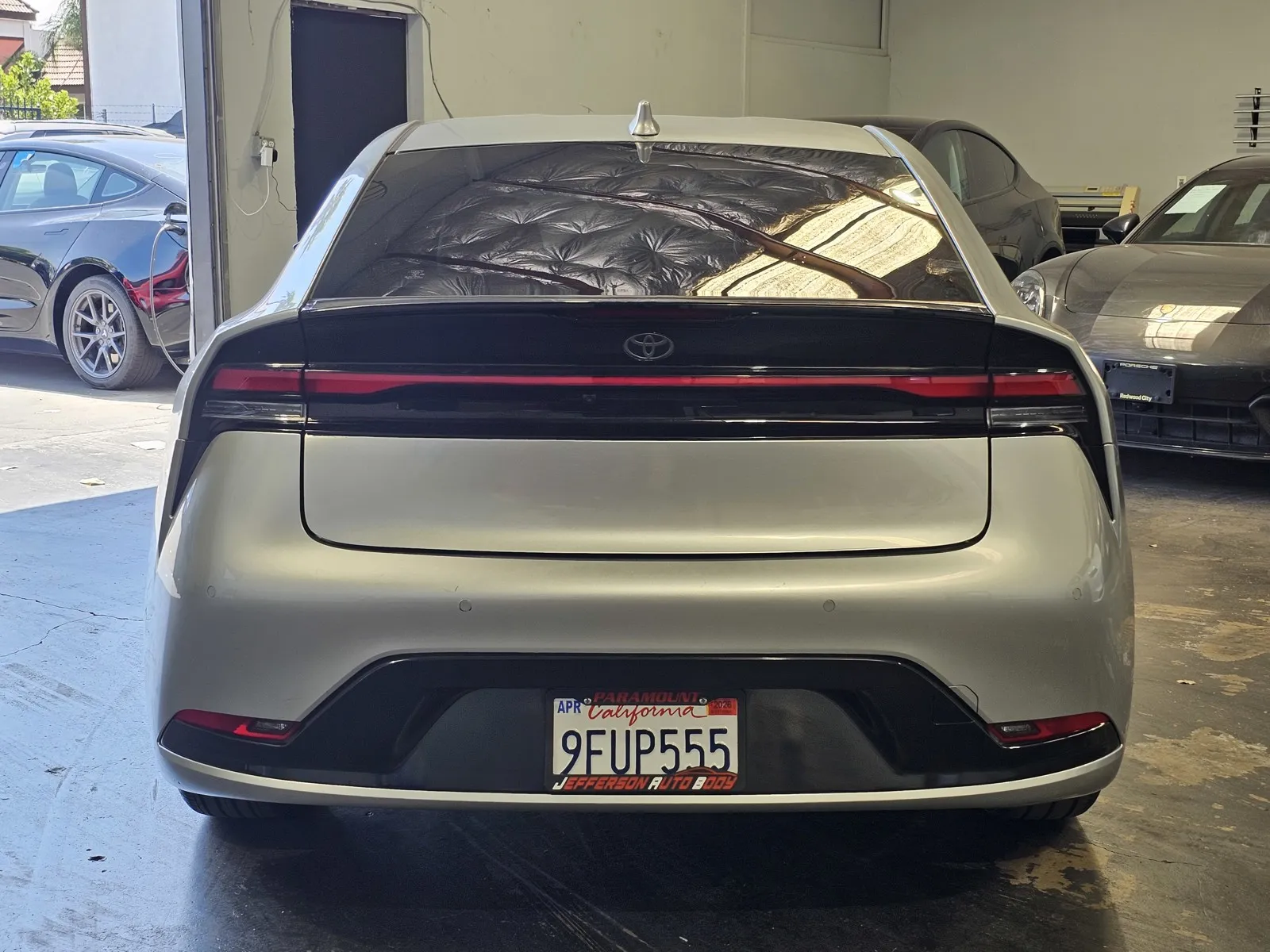 Toyota Prius photo 3
