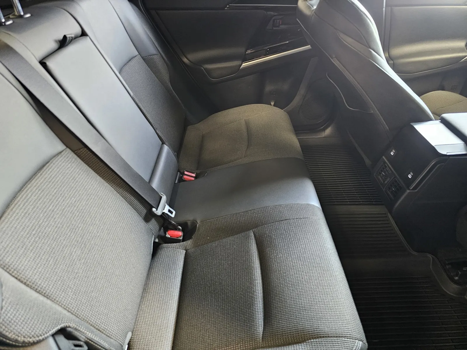 Toyota bZ4X photo 9