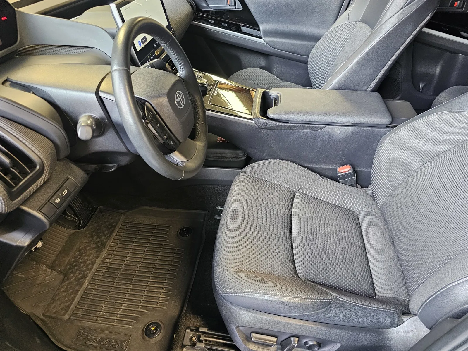 Toyota bZ4X photo 15