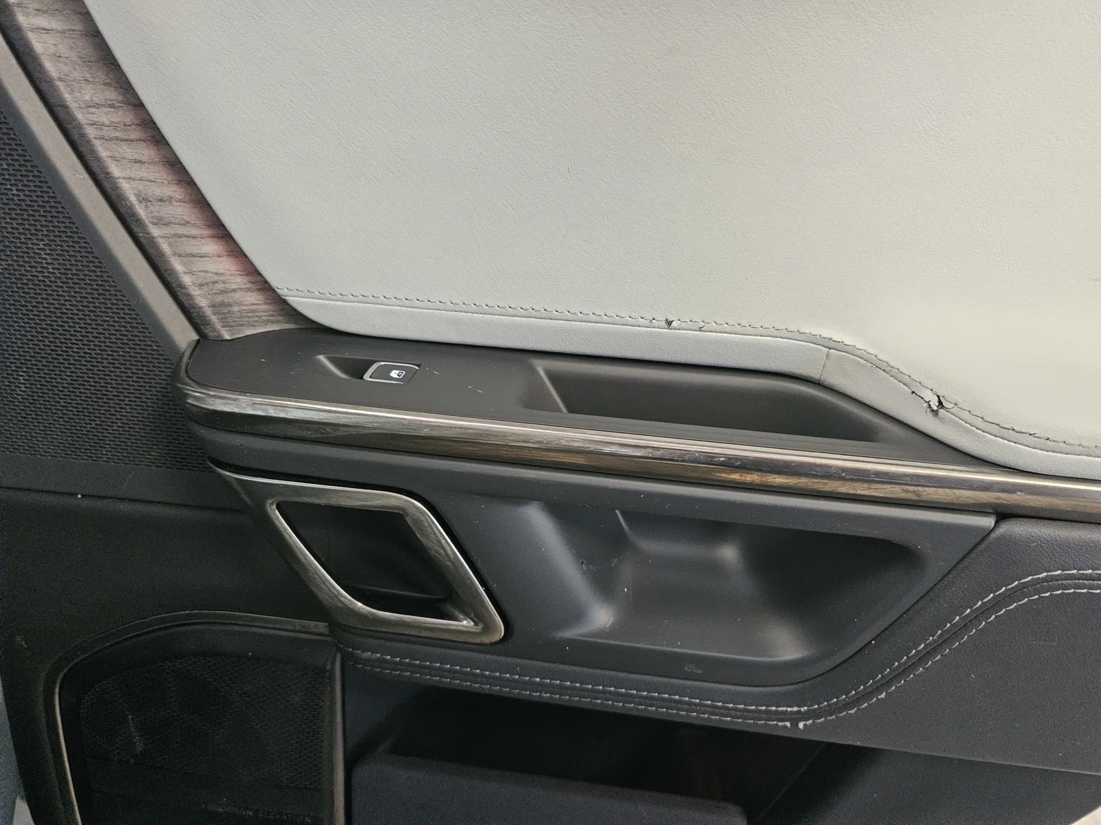 Rivian R1T photo 8