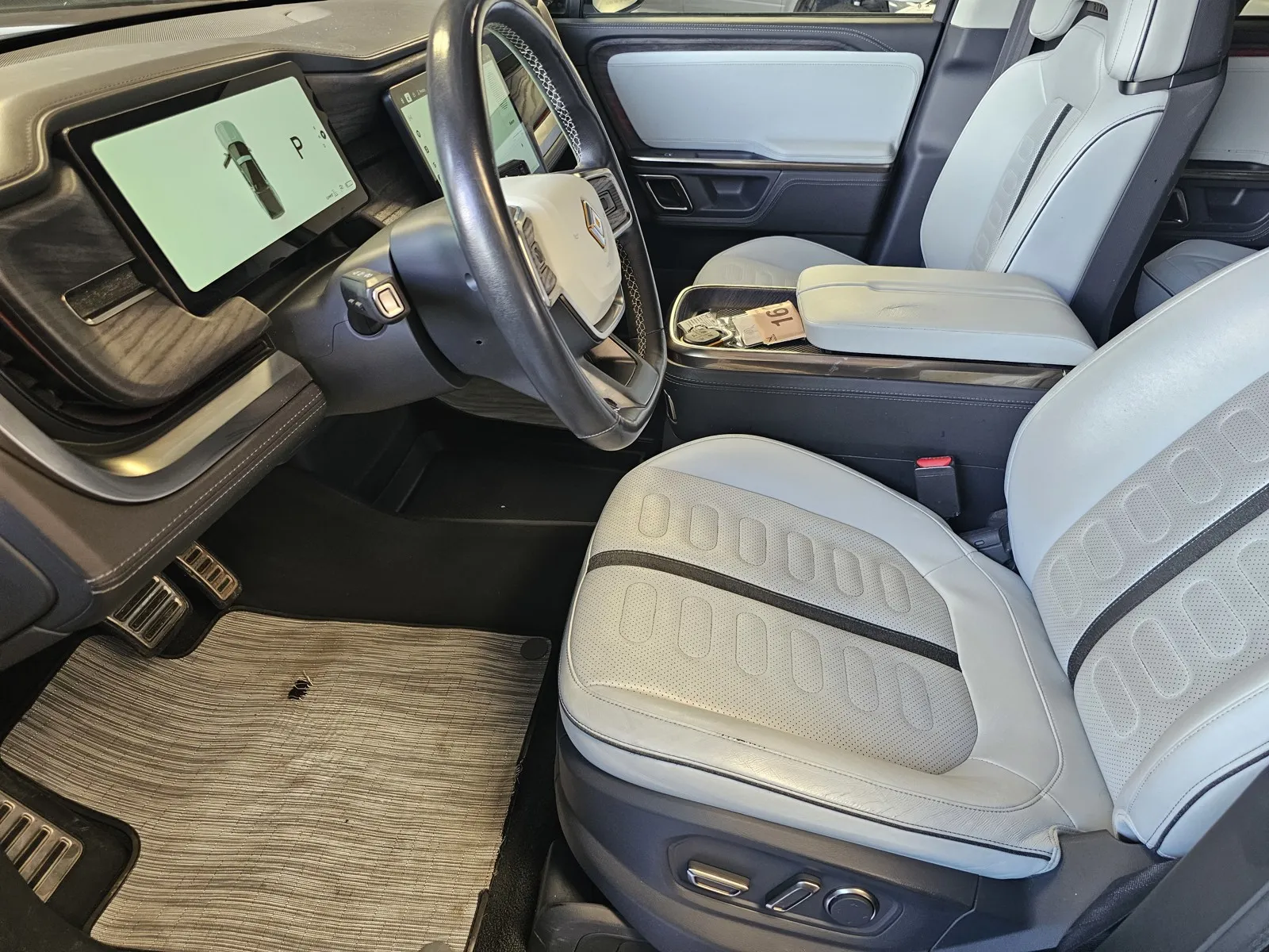 Rivian R1T photo 14