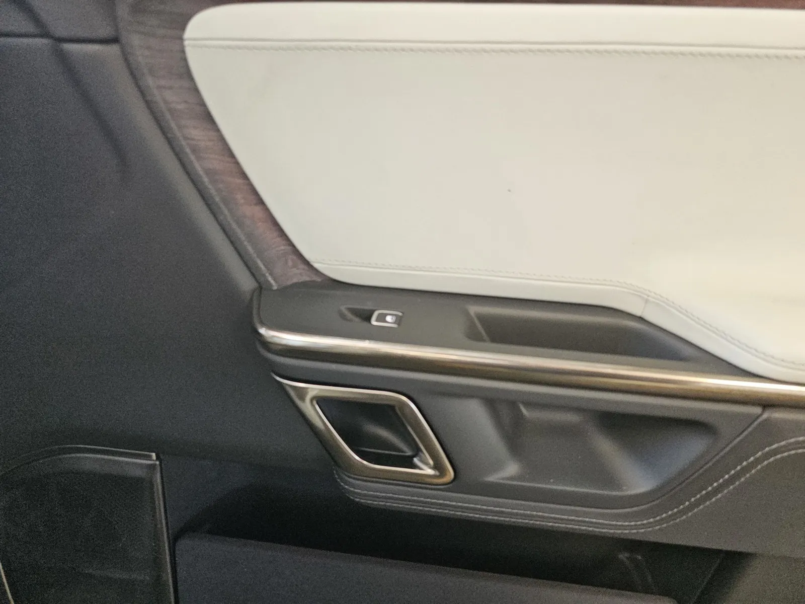 Rivian R1T photo 6