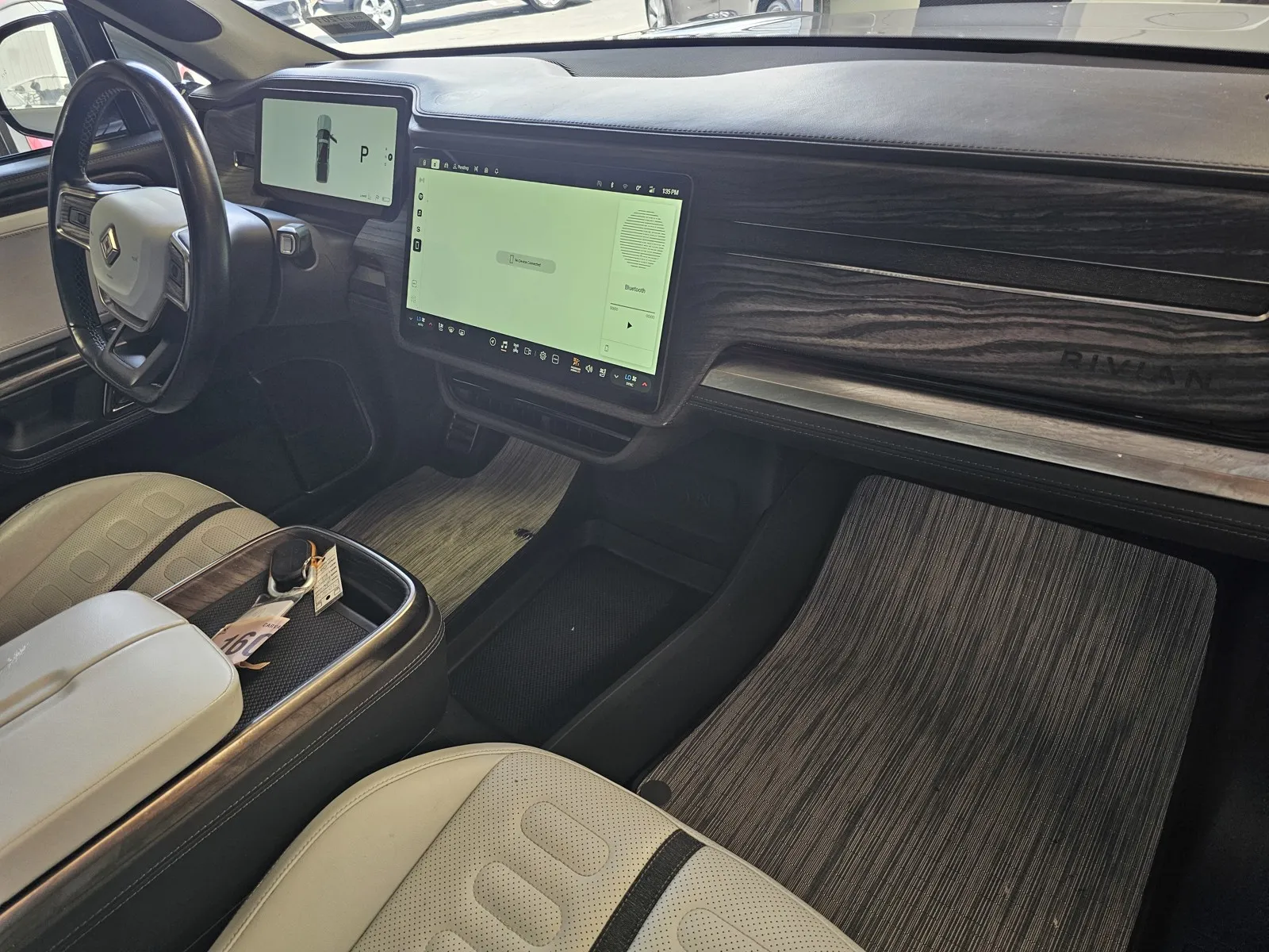 Rivian R1T photo 5