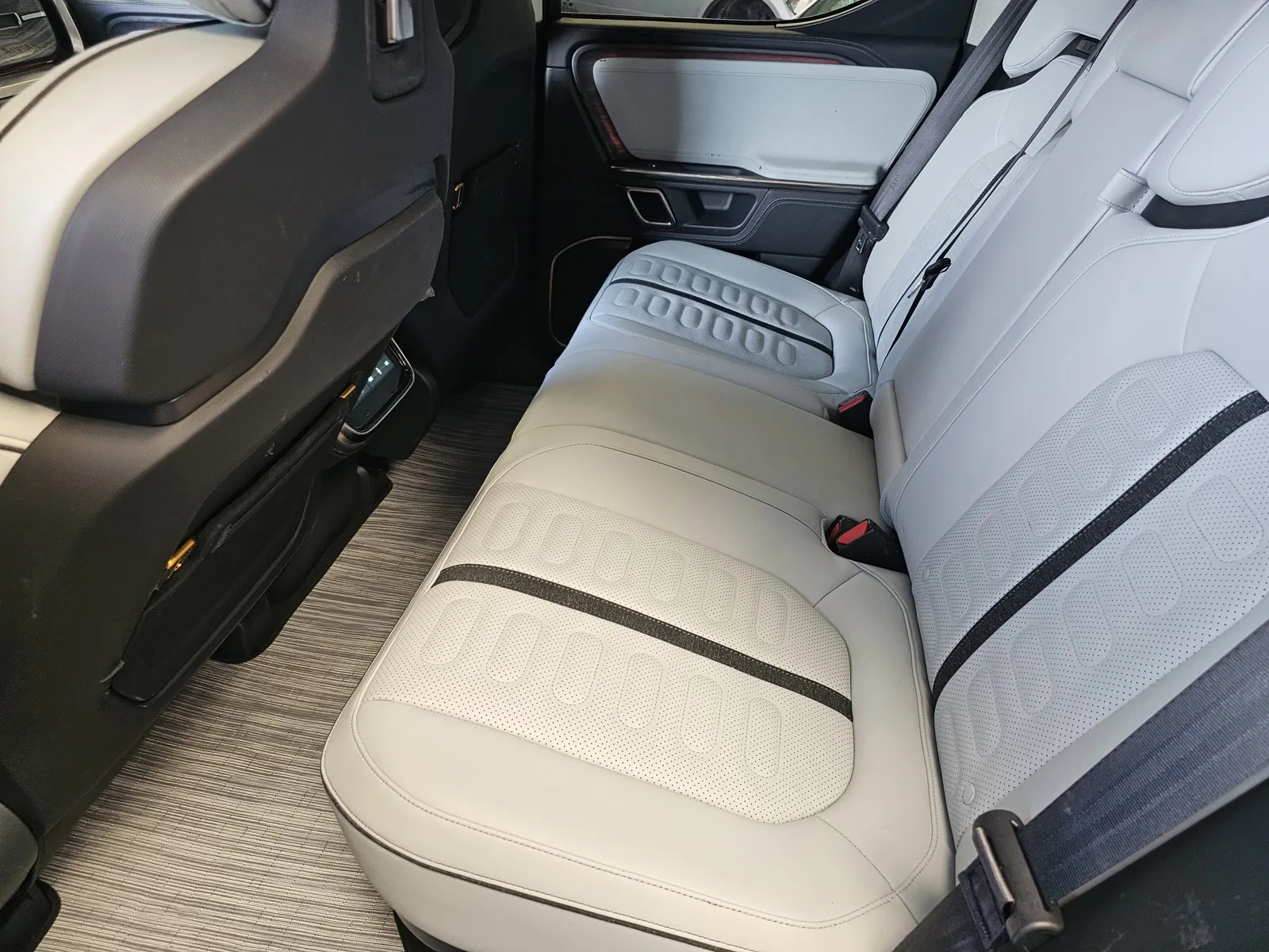 Rivian R1T photo 12